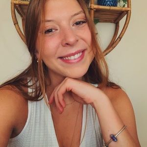 Meet your Posher, Julie